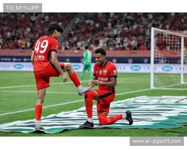 上海海港击败大连英博，实现中超联赛三连冠伟业