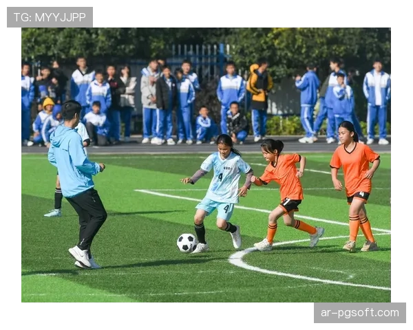 “足球进校园”活动在加迪斯启动,重点普及五人制足球 “足球进校园”活动在加迪斯启动,重点普及五人制足球