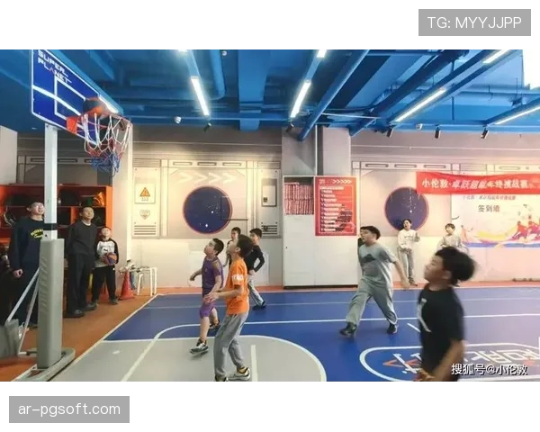 “街头足球挑战赛”在伦敦举办,赛事强调小场地内的快速一脚出球与转换 “街头足球挑战赛”在伦敦举办,赛事强调小场地内的快速一脚出球与转换